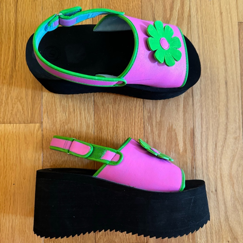 UO Platform Flower Sandals